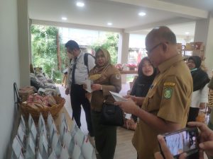 Read more about the article Kunjungan Kerja Kepala P3E Kalimantan ke Galeri Hasil Hutan Kalimantan Barat